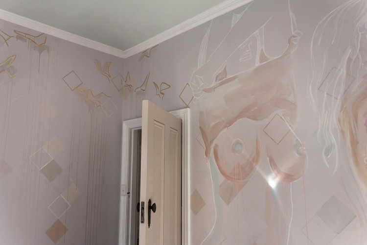 fashion-topless-bedroom-mural-camillejaval-01